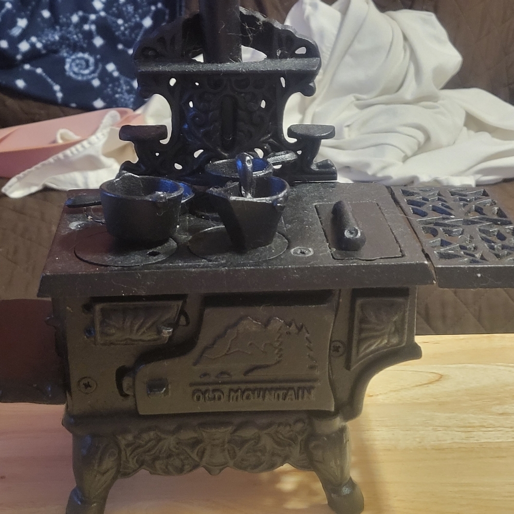Vintage mini cat iron stove